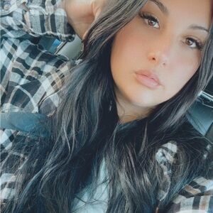 Meet your Posher, Ariana